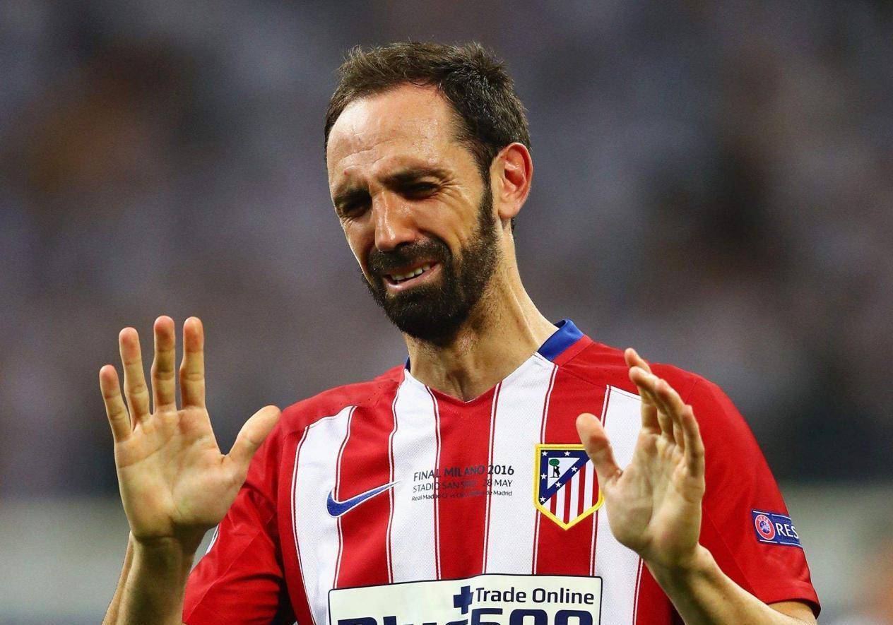 包含南特队后卫中场频频失误，惊险获胜的词条