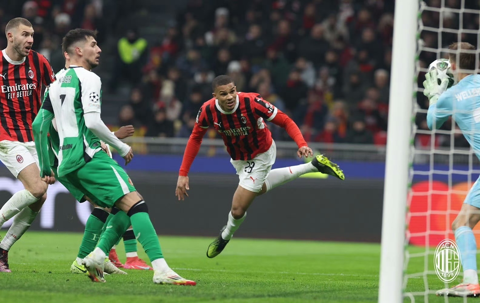 包含欧洲足坛顶级豪门对抗，球场风暴再度席卷的词条