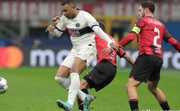 关于紧追劲敌，球队创造历史性胜利的信息