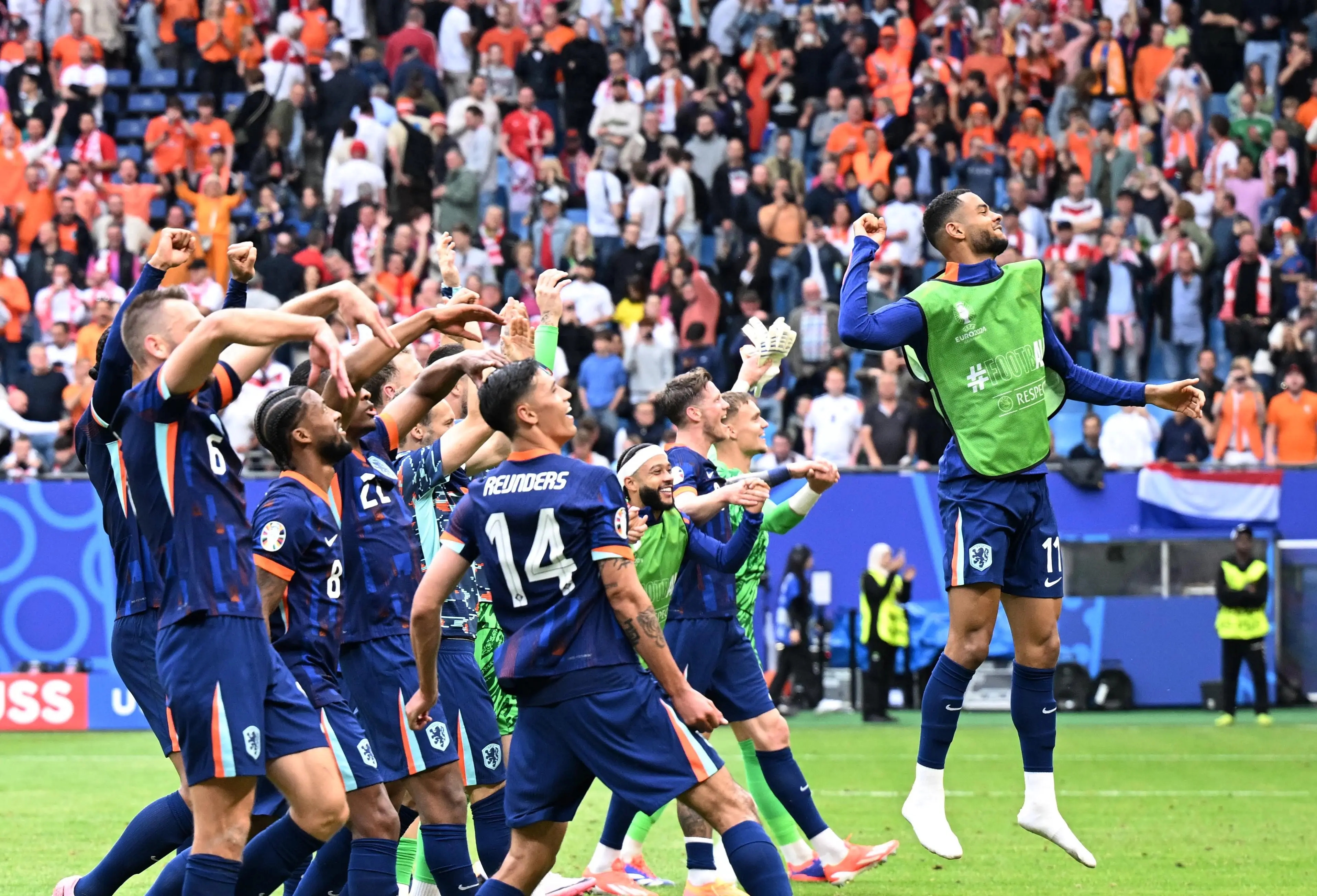 欧洲国际比赛热闹开战，球迷热情高涨阵容争强的简单介绍