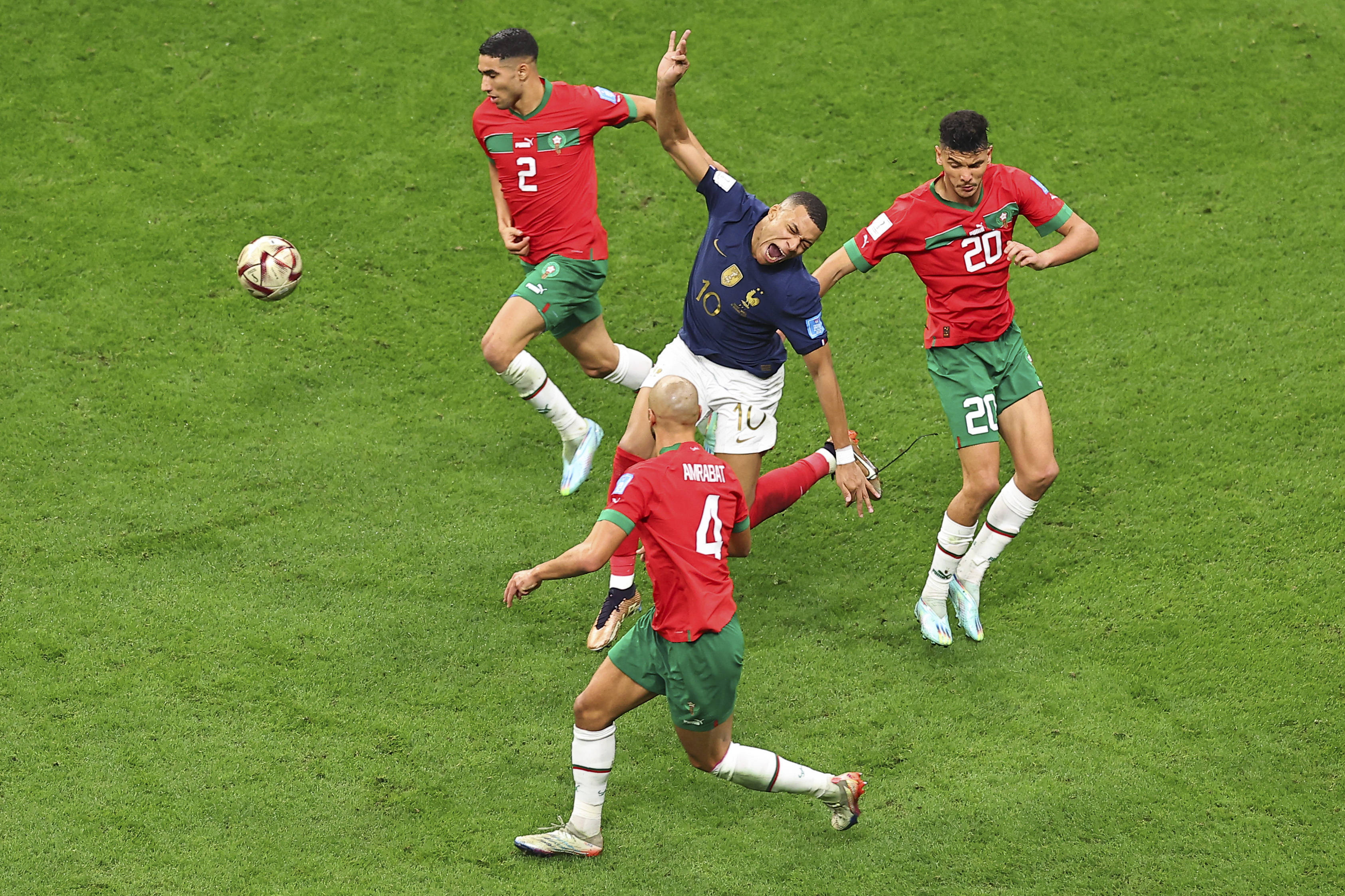 法国足球赛事引发热议，球迷热衷观赛