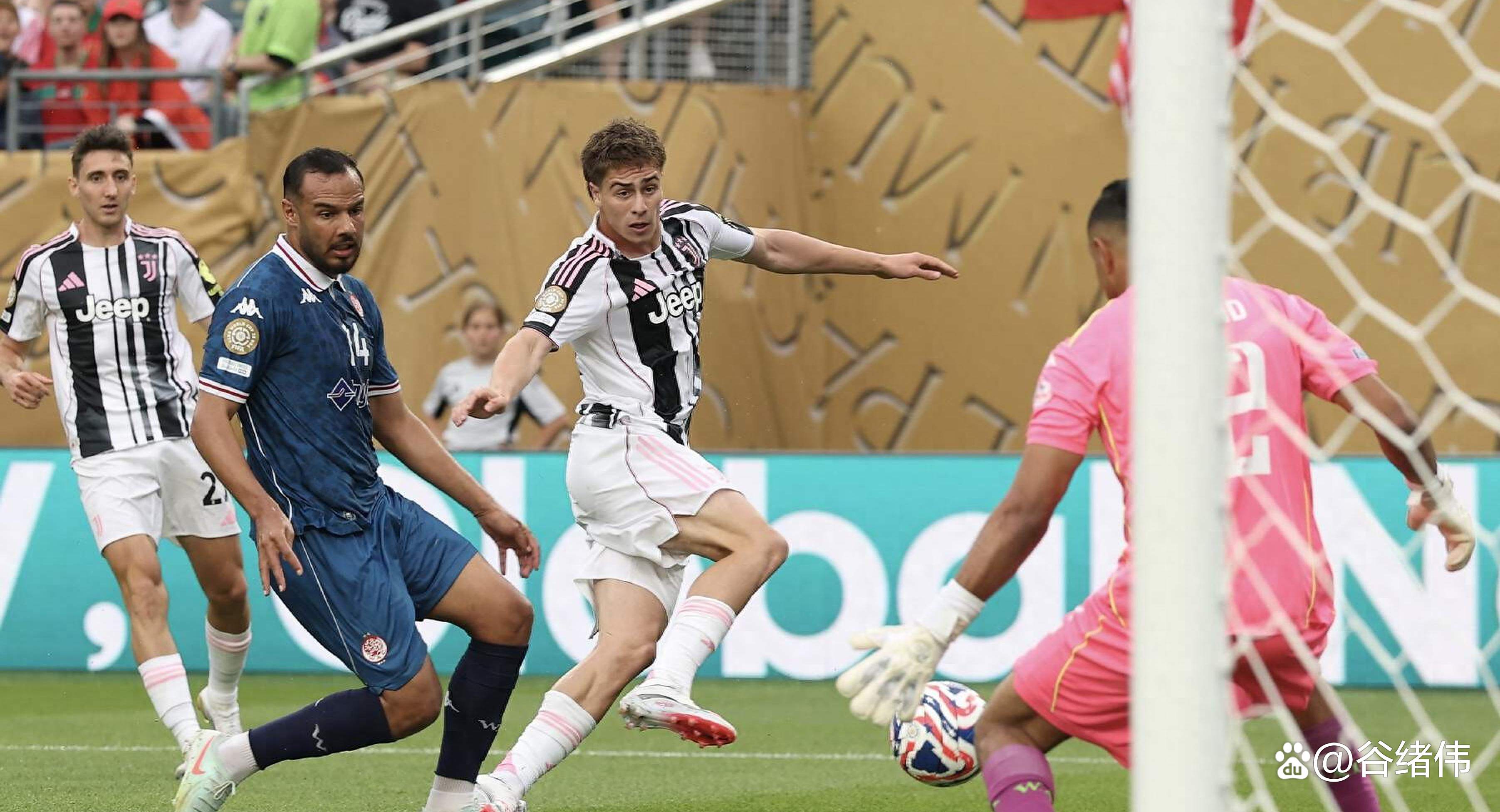 尤文图斯客场大胜巴勒莫，领跑榜首的简单介绍