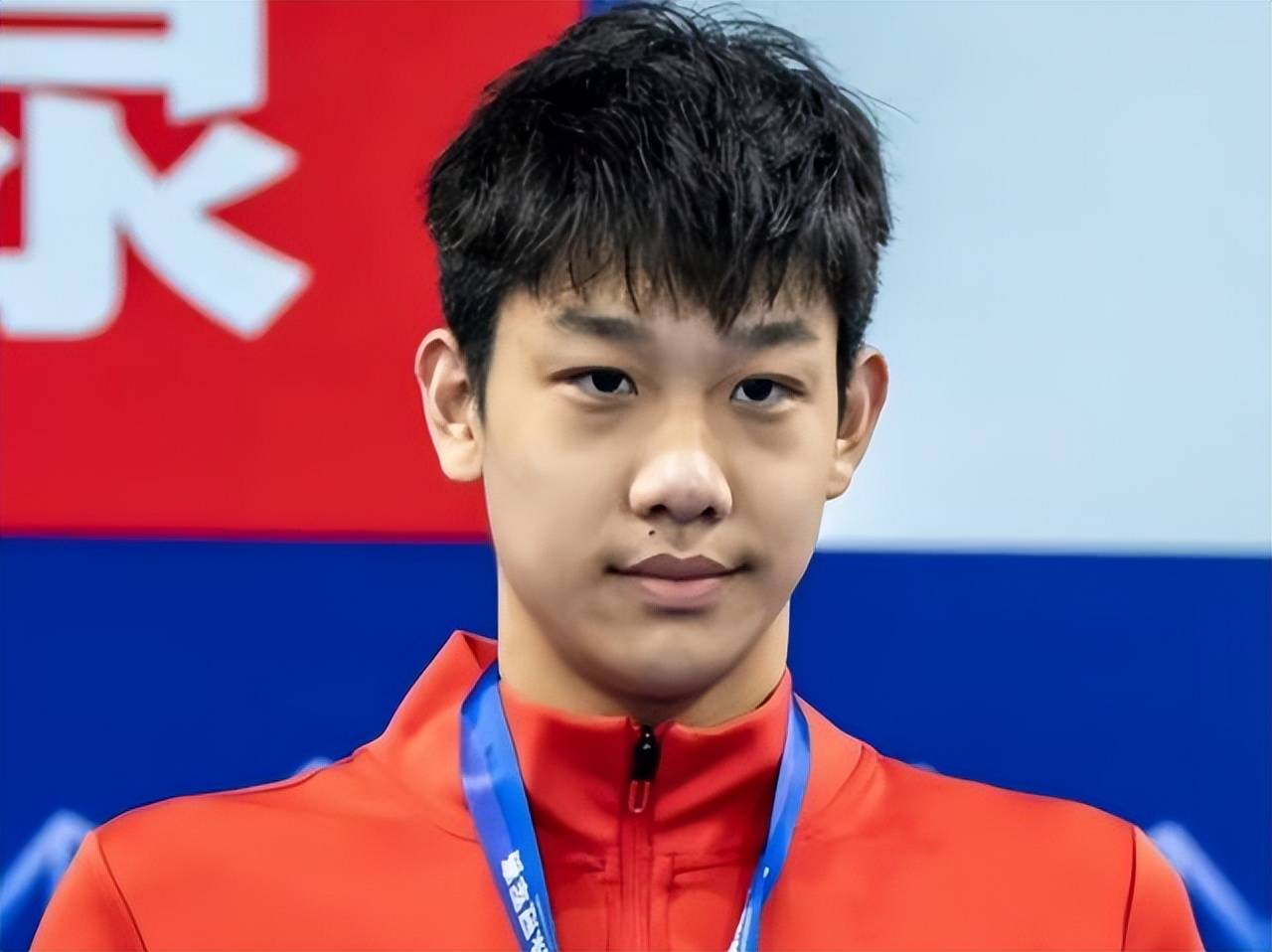 游泳选手爆冷获胜，专家预测失准