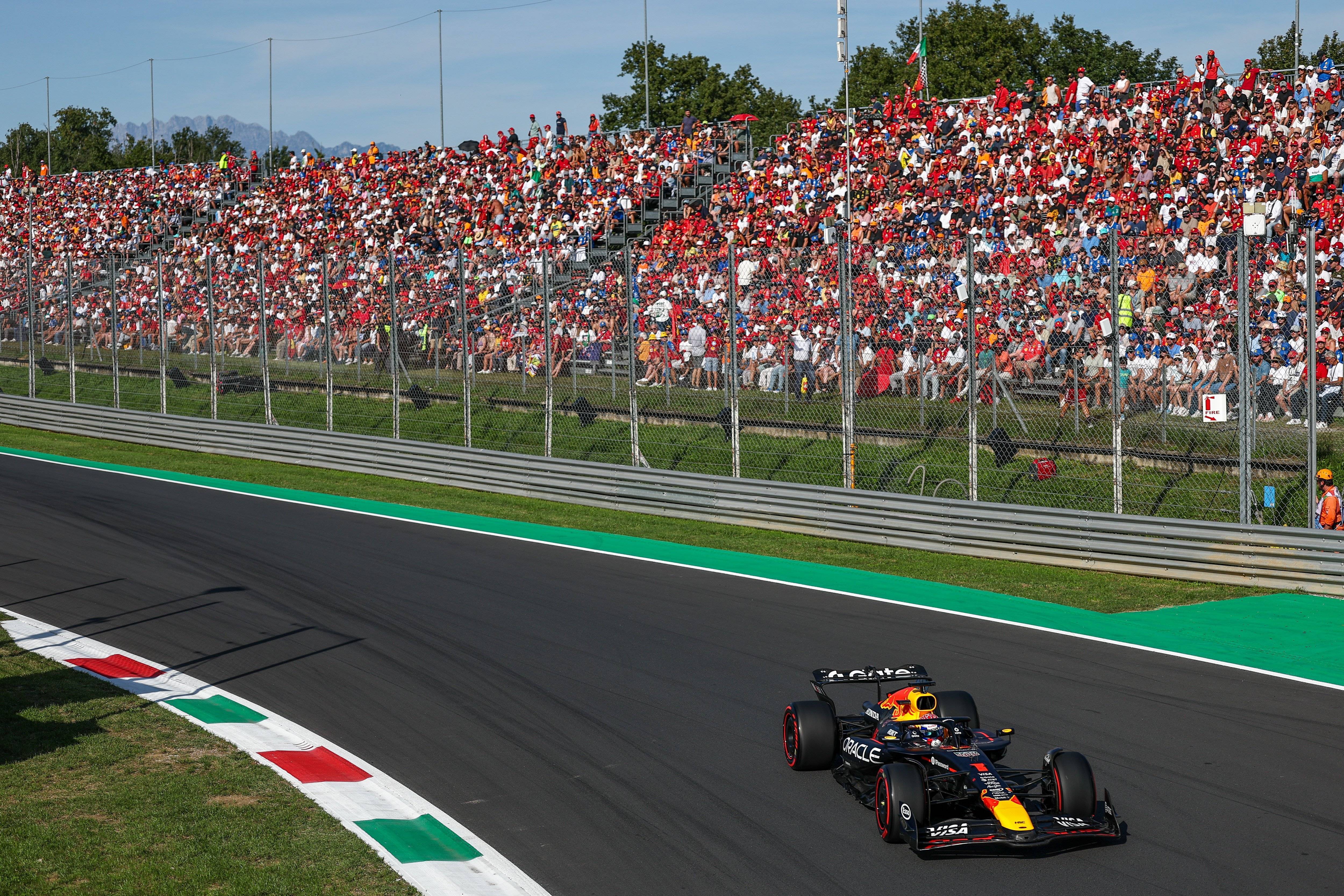 雷诺车队绝杀红牛车队，皮亚斯特里带队取胜