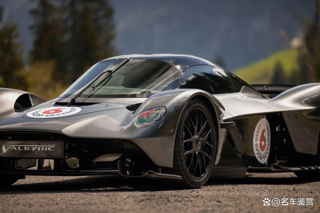 阿斯顿马丁险胜雷诺车队，诺里斯高光表现