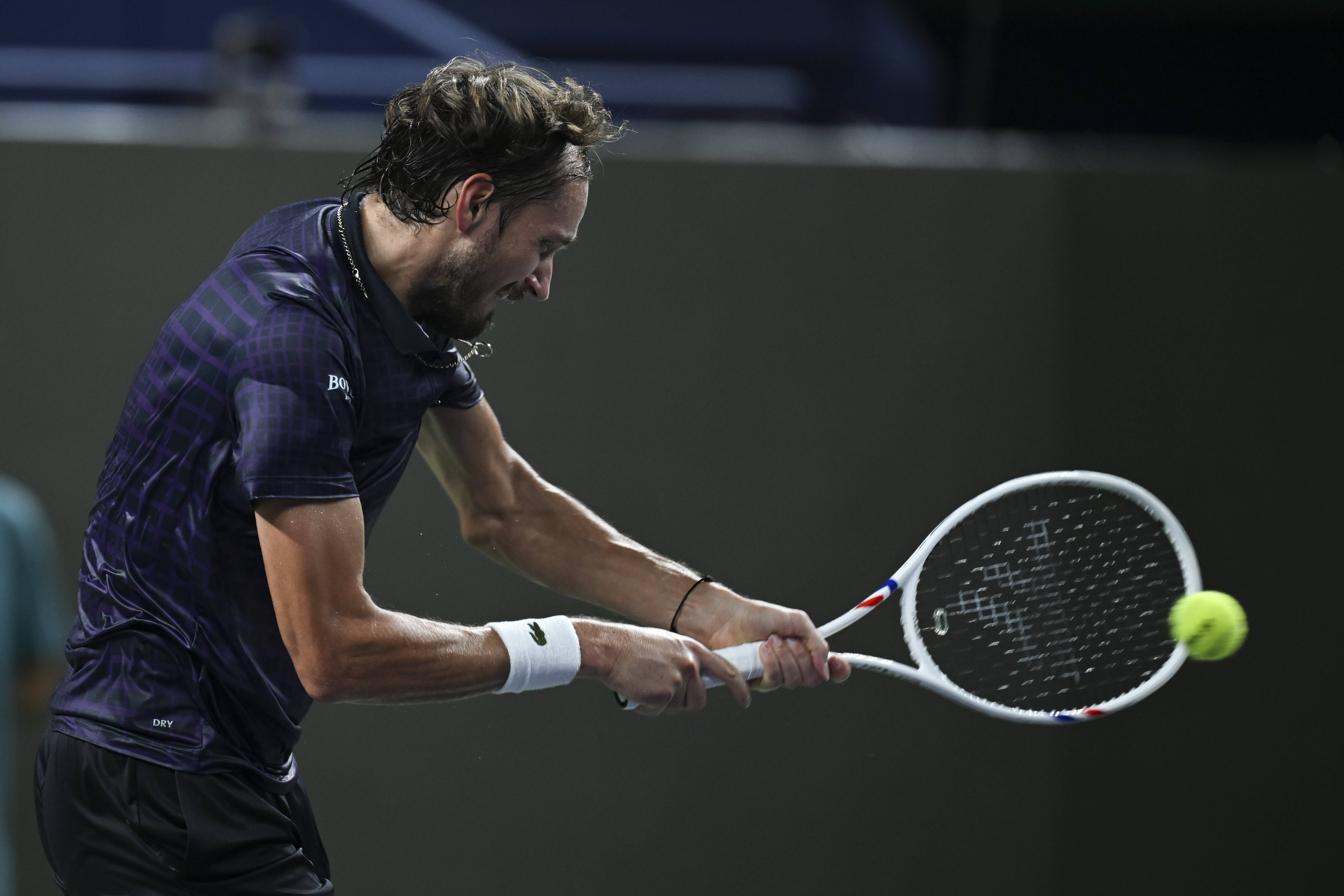 戴维斯杯逆转法网，梅德韦杰夫统治全场