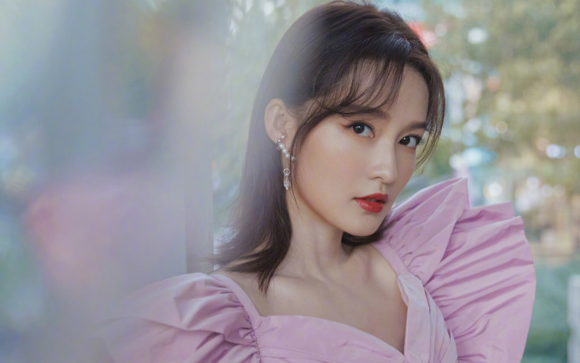 当西域雄鹰对决印第安纳，浓眉在虚构战场上的攻防统治力解析